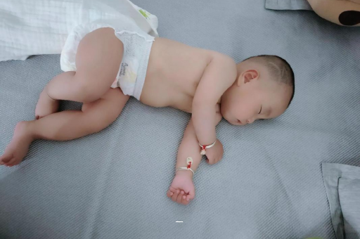 拉萨宝宝总是摇头怎么回事